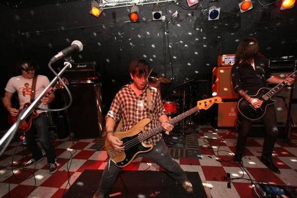Clouds (groupe/artiste) Clouds (groupe/artiste)