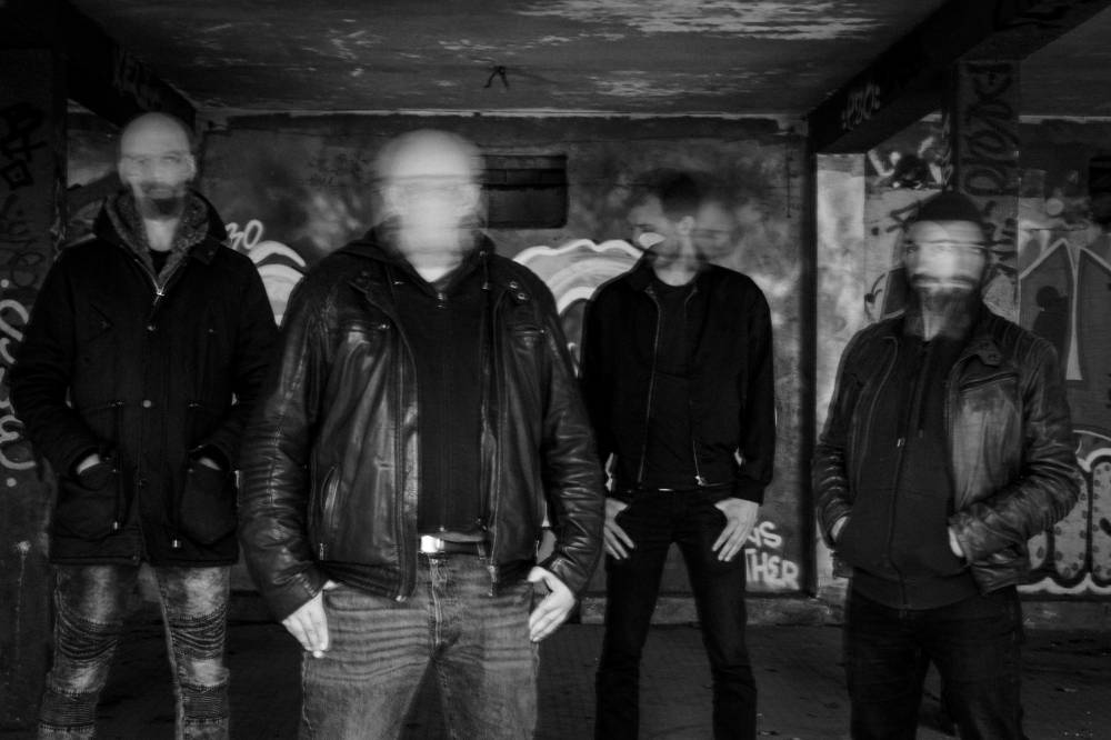 Demande à La Poussière (groupe/artiste)
