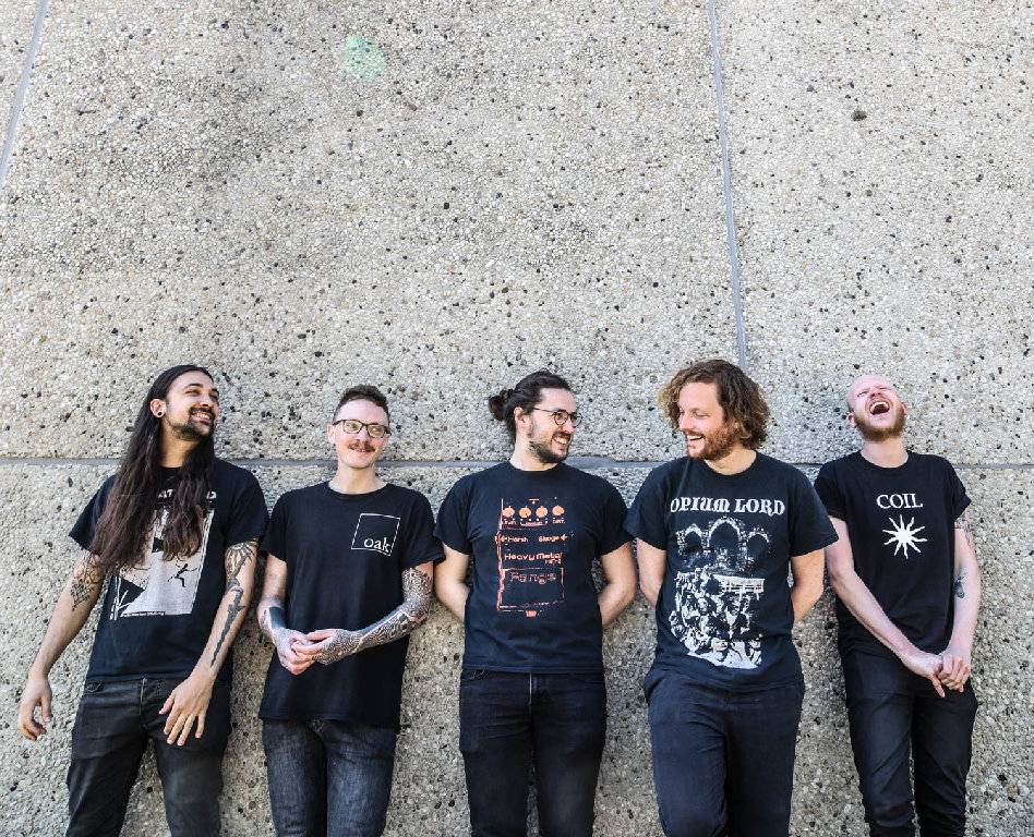 Throwing Bricks (groupe/artiste) Throwing Bricks (groupe/artiste)