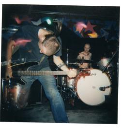 Dead In The Dirt (groupe/artiste)