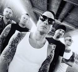 Raised Fist (groupe/artiste)