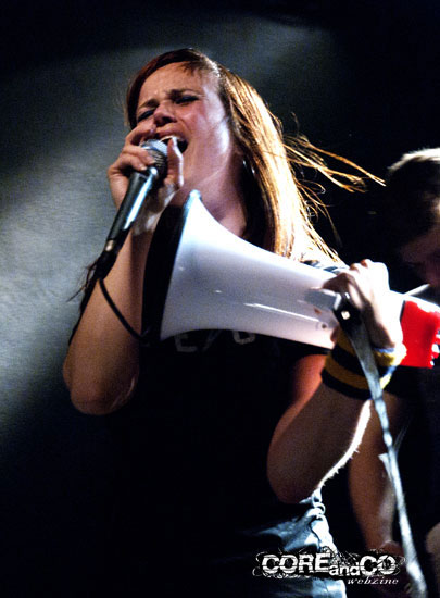 Julie Christmas + Pneu le 17/04/2011, Le Chatodo, Blois (41) - photo7