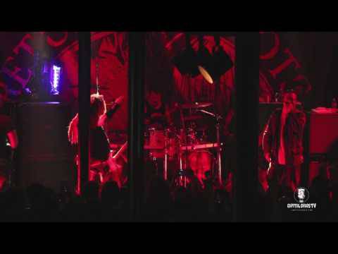 Mike Patton en compagnie de Max Cavalera (actualité) Mike Patton en compagnie de Max Cavalera (actualité)