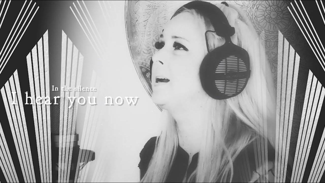 Dark Sarah a beaucoup d'oreilles - All Ears! (actualité)