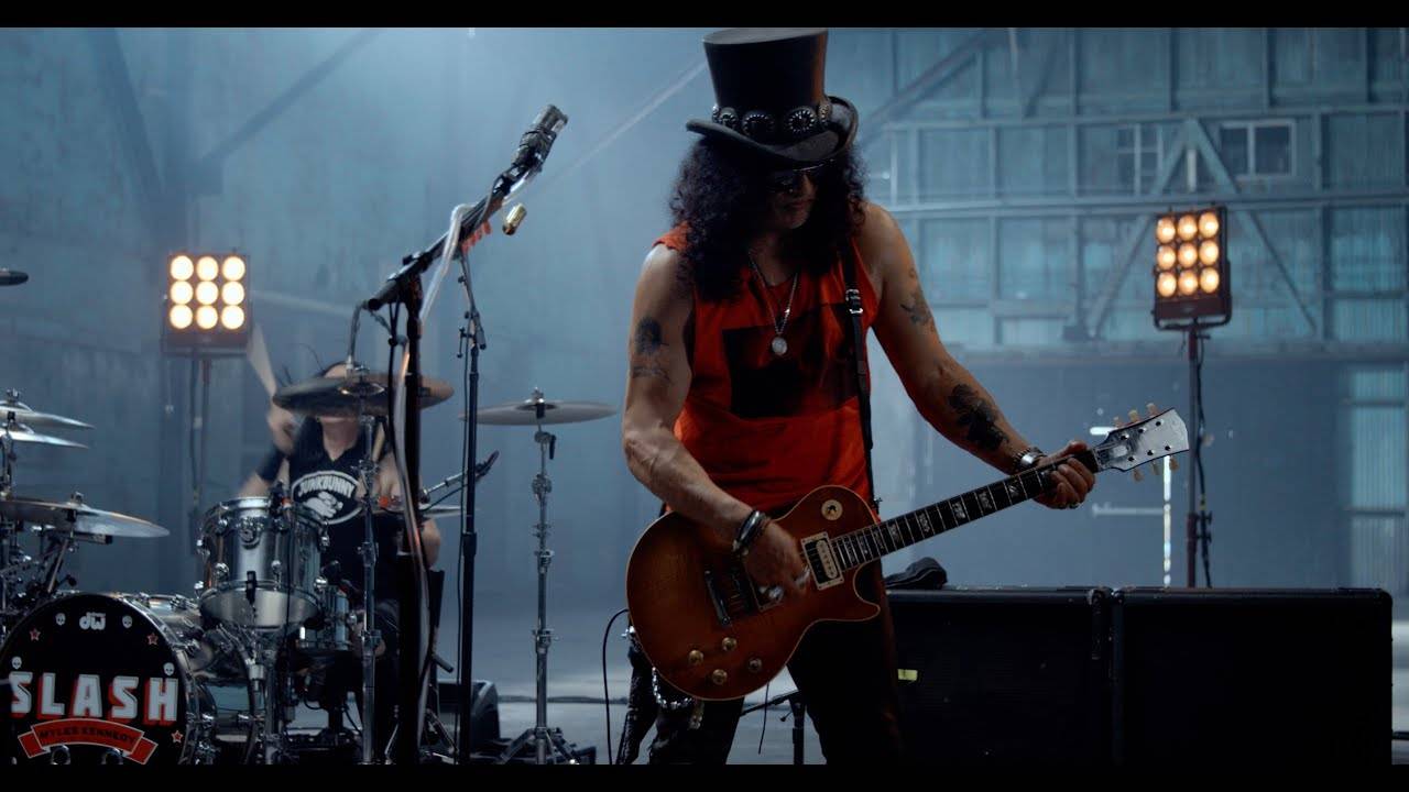 Slash ft. Myles Kennedy and The Conspirators  craignent une inondation - The River Is Rising (actualité)