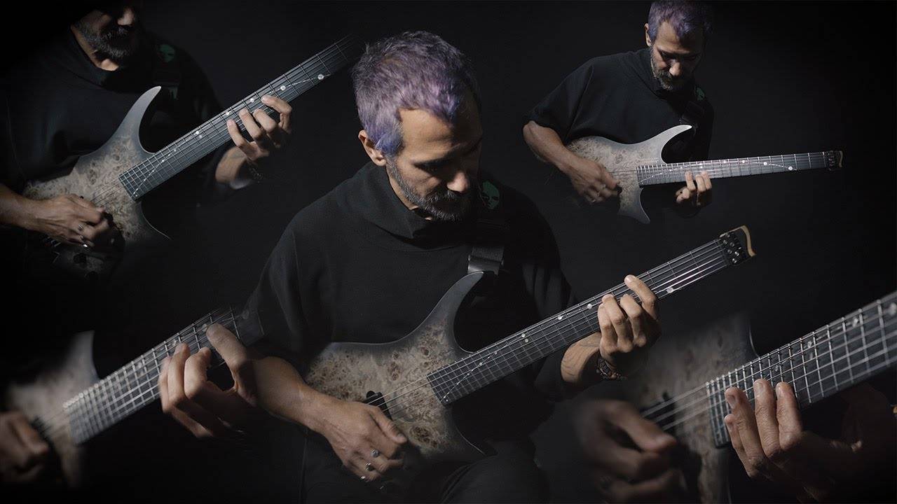 Cynic joue de la guitare dès l'aurore - Aurora (actualité)