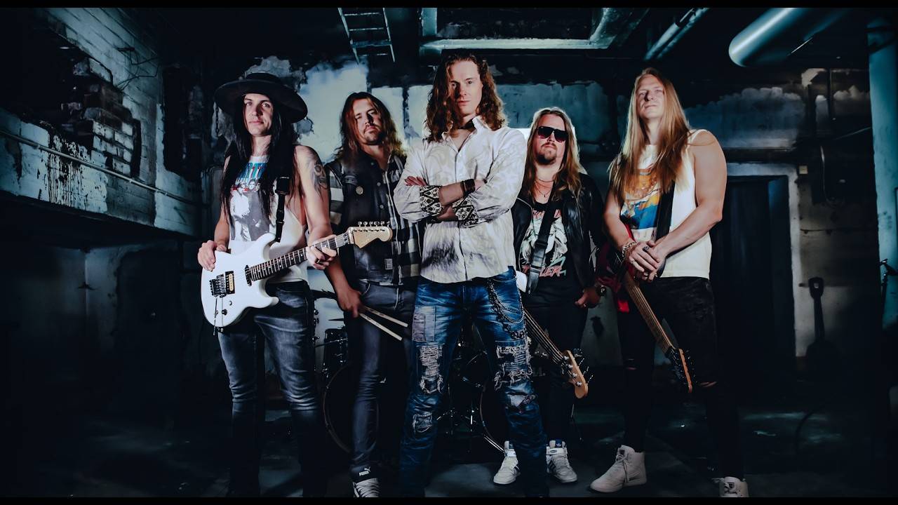 Wildness porte sa croix - Crucified (actualité)