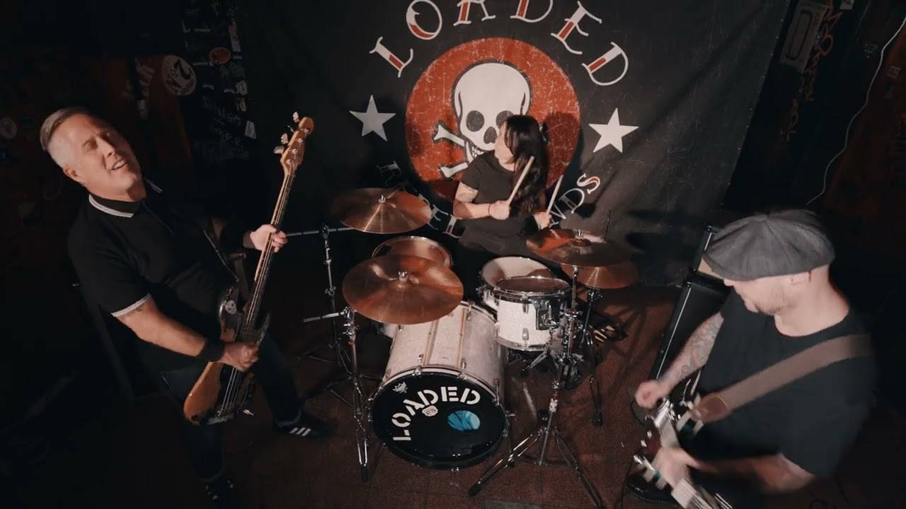 Loaded aime cracher dans l'eau - Spittin' off the Bridge (actualité) Loaded aime cracher dans l'eau - Spittin' off the Bridge (actualité)