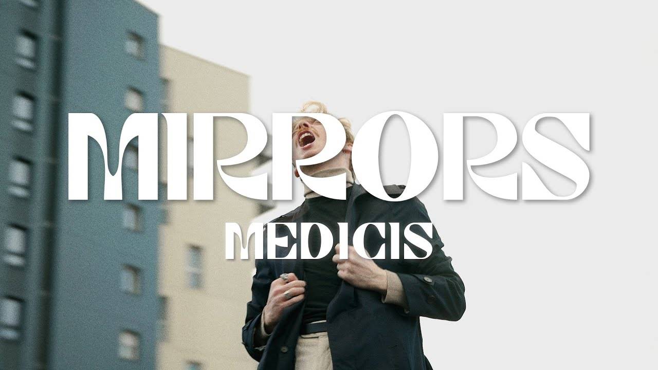 Medicis dans la galerie des glaces - Mirrors