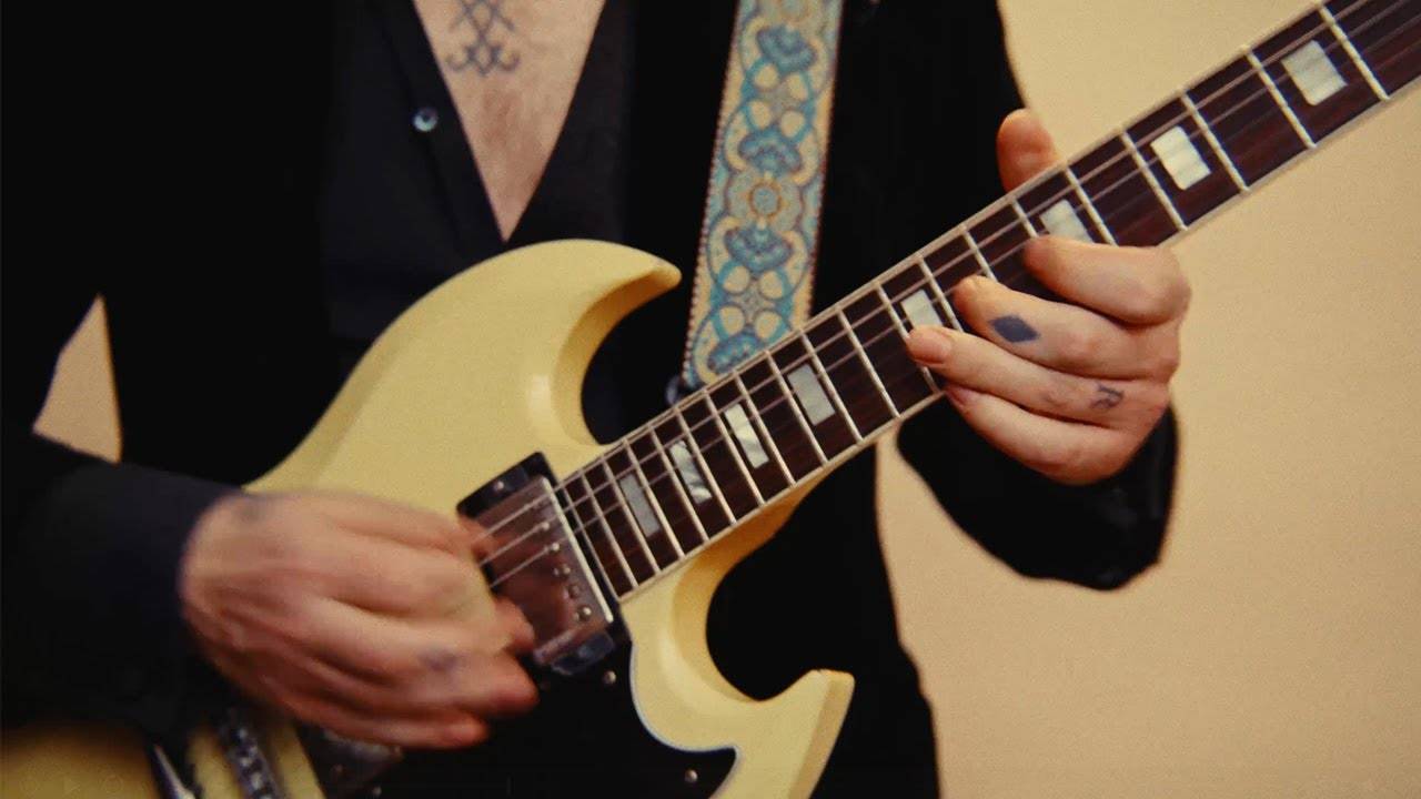 Kadavar abîme sa gibson - Scar On My Guitar (actualité)