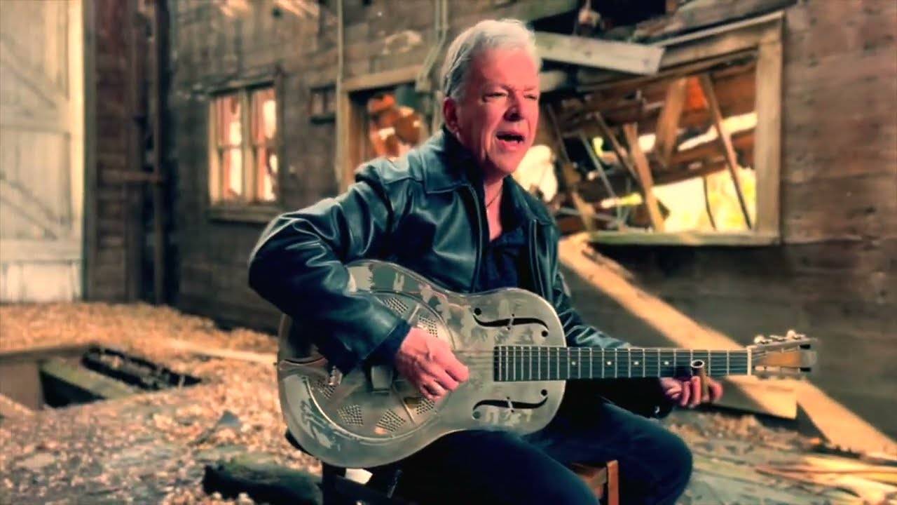 Johnny O’Neil content que Janie n'habite pas loin - When Janie Moved Into Town  (actualité)